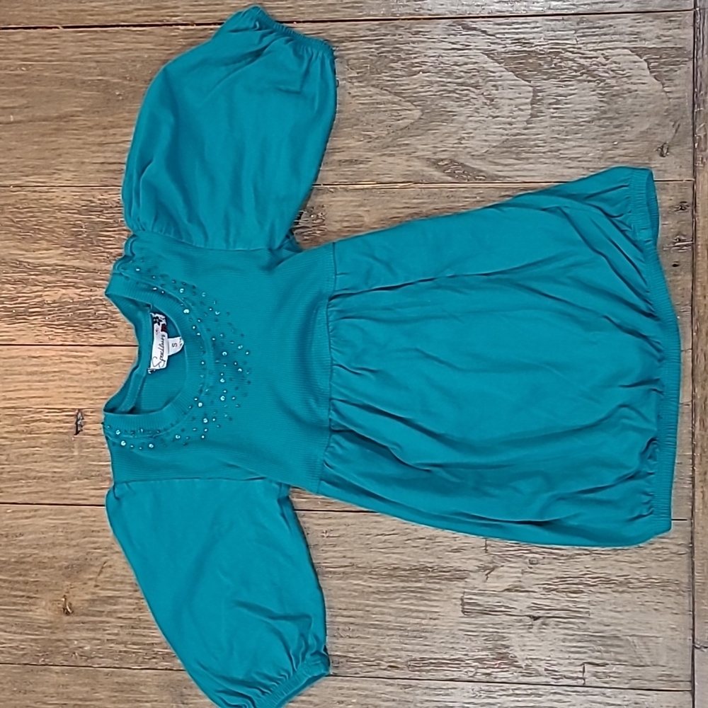 CHARMING green top